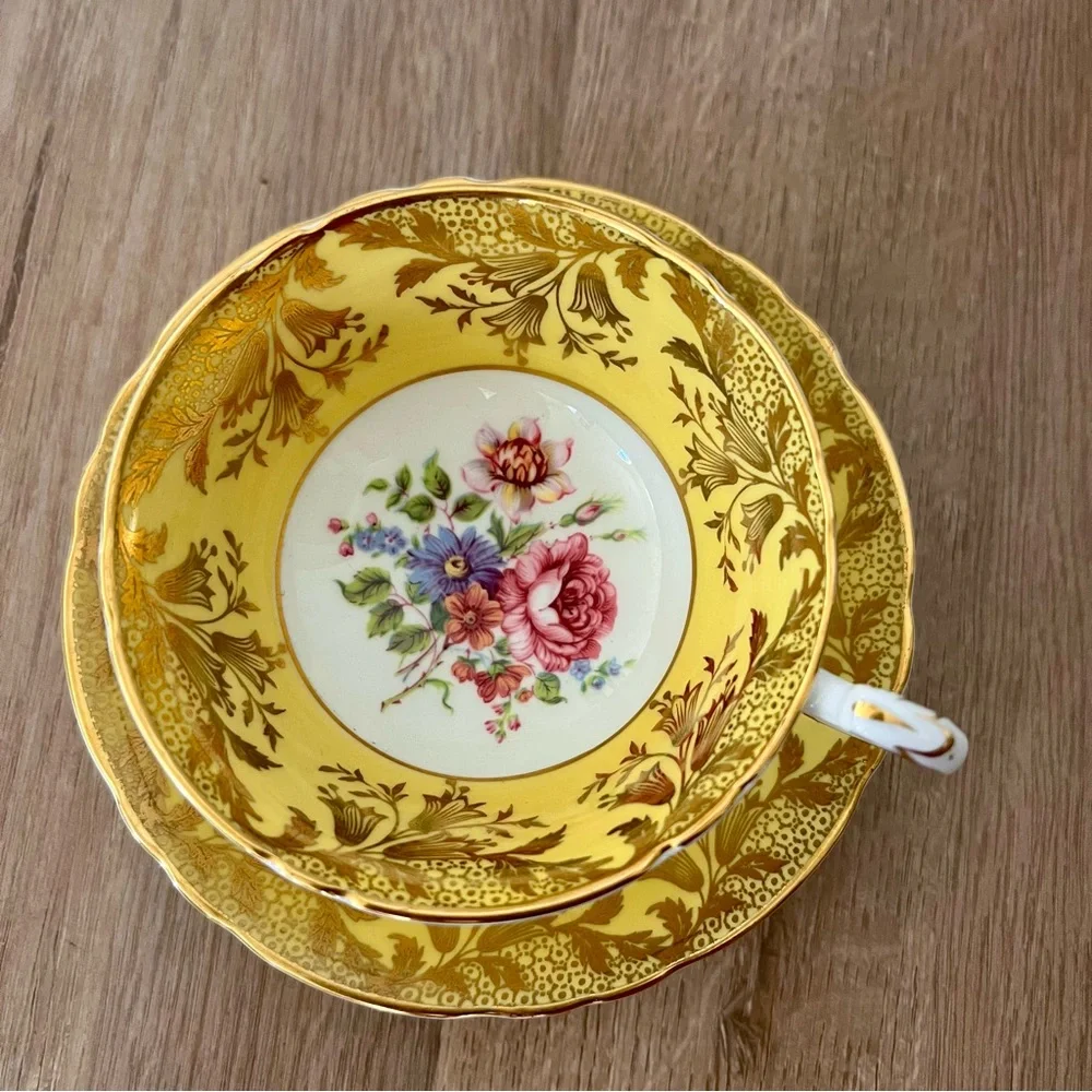 Paragon Majesty of‎ the Queen Pink Rose TeaCup Cup & Saucer Set Yellow Vtg Mint